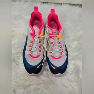 Womens NIKE Air Max Axis Size 8
